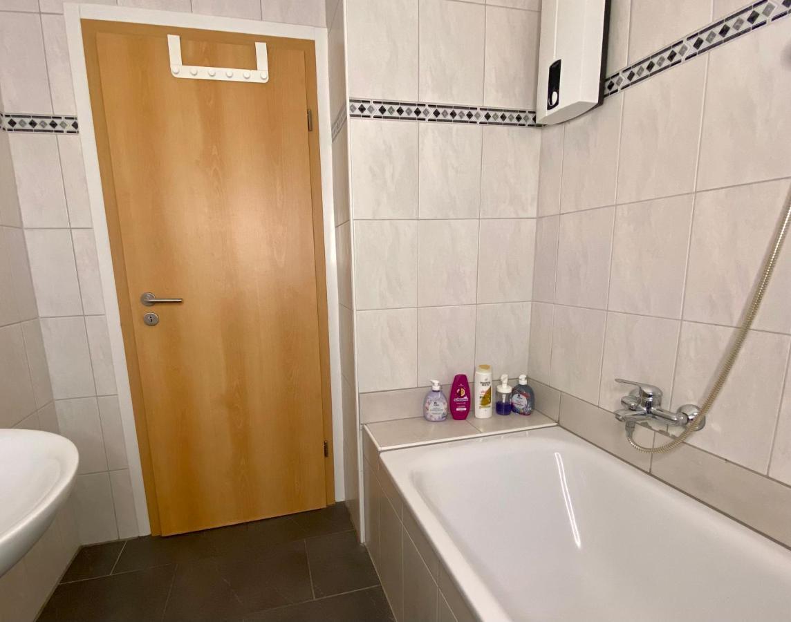 Privatzimmer Im Apartment - Apple Tv Netflix Kingsize Bett Arbeitsplatz Naehe Hbf Кобленц Екстер'єр фото